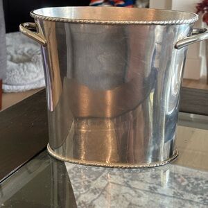 Vintage Pottery Barn  Wine/Champagne Divided ice bucket 73/4”h x 71/2”w x 41/2”w